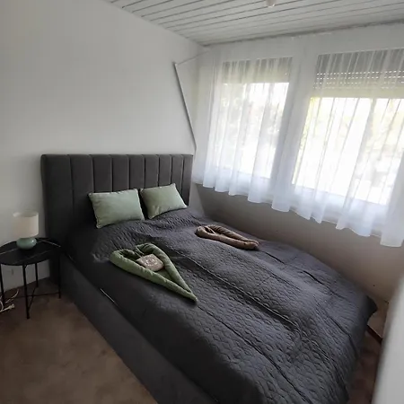 Toparti Elmenyek * Gárdony